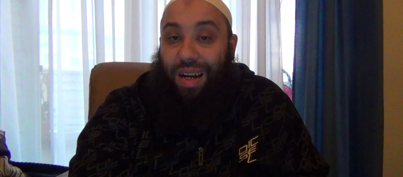 Ισλαμιστής κληρικός παράνομου τζαμιού στην Αθήνα ζητεί την καταδίκη των 500.000 ψηφοφόρων της Χρυσής Αυγής (βίντεο)